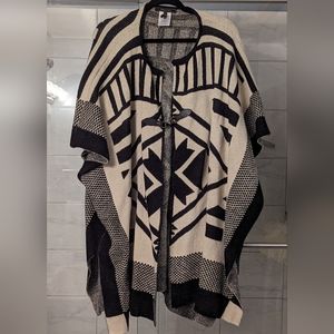 BCBG Max Azria Black Navajo Print Poncho Cape Sweater L/XL